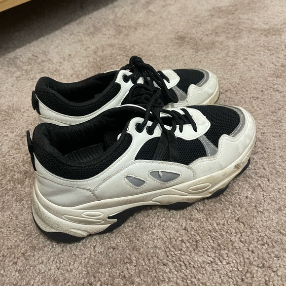 Shein Black and White sneakers - Picture 2 of 2